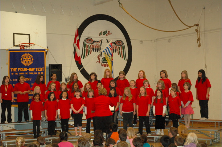 tillicum_school_choir.jpg